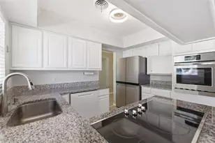 4415 7th St S, Saint Petersburg, FL 33705 - Photo 8