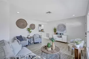828 50th Ave S, Saint Petersburg, FL 33705 - Photo 4