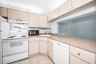 3232 Lake Pine Way E, Tarpon Springs, FL 34688 - Photo 6