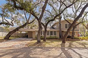 2901 Pelham Rd N, Saint Petersburg, FL 33710 - Photo 1