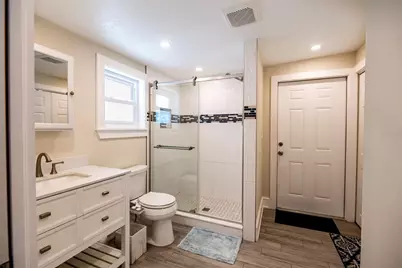 569 Bamboo Drive S, Saint Petersburg, FL 33707 - Photo 16