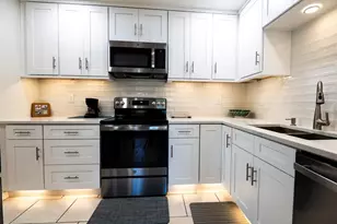 569 Bamboo Dr S, Saint Petersburg, FL 33707 - Photo 10