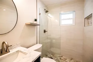 569 Bamboo Dr S, Saint Petersburg, FL 33707 - Photo 22