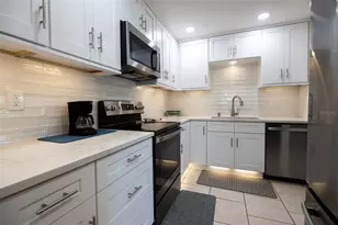 569 Bamboo Dr S, Saint Petersburg, FL 33707 - Photo 8