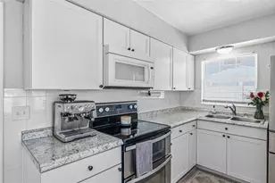 10997 87th Ave, Seminole, FL 33772 - Photo 12