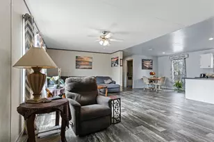 40545 Stewart Rd, Zephyrhills, FL 33540 - Photo 8