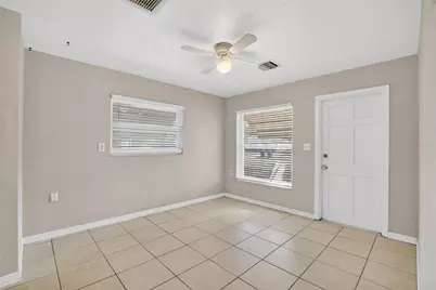 685 71st Avenue N, Saint Petersburg, FL 33702 - Photo 4