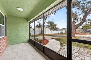 4221 Burrows Rd, Zephyrhills, FL 33542 - Photo 10