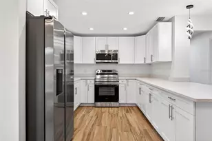 4221 Burrows Rd, Zephyrhills, FL 33542 - Photo 22