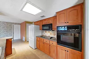 1324 Summerlin Dr, Clearwater, FL 33764 - Photo 12