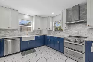 2000 58th St N, Saint Petersburg, FL 33710 - Photo 8