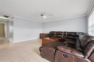 401 Finchley Ct, Sun City Center, FL 33573 - Photo 4