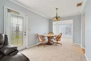 401 Finchley Ct, Sun City Center, FL 33573 - Photo 8