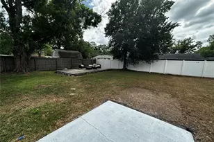 3704 Meadowbreeze Dr, Tampa, FL 33619 - Photo 32