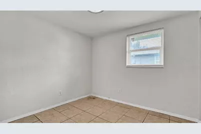 5526 59th Way N #1, Saint Petersburg, FL 33709 - Photo 10