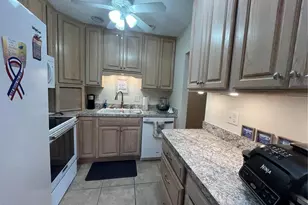 1907 Canterbury Ln, Sun City Center, FL 33573 - Photo 14