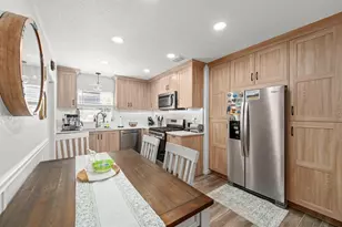 842 90th Ave N, Saint Petersburg, FL 33702 - Photo 8