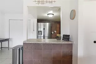 8602 Champlain Ct, Tampa, FL 33614 - Photo 10