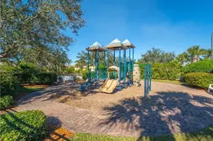 2121 Burgos Dr, Sarasota, FL 34238 - Photo 12