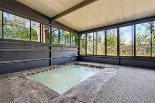 14403 Brentwood Dr, Tampa, FL 33618 - Photo 38