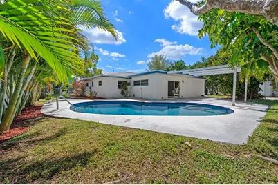 4540 Bayshore Boulevard NE, Saint Petersburg, FL 33703 - Photo 2