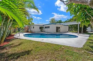 4540 Bayshore Blvd NE, Saint Petersburg, FL 33703 - Photo 2