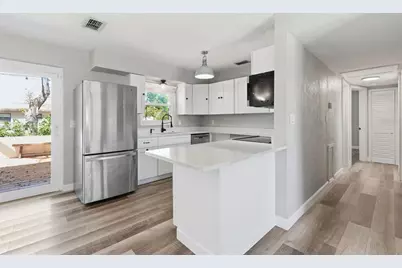 3951 Porpoise Drive SE, Saint Petersburg, FL 33705 - Photo 6