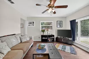 306 E Hydrangia St, Tampa, FL 33612 - Photo 8