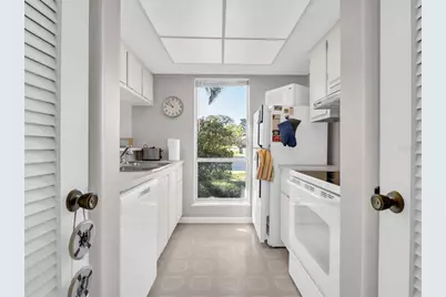 617 Windrush Bay Drive #617, Tarpon Springs, FL 34689 - Photo 16