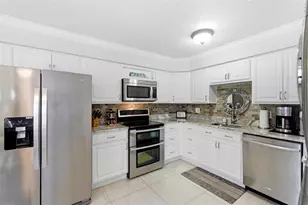 4911 Coquina Key Dr SE, Saint Petersburg, FL 33705 - Photo 14