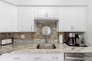 4911 Coquina Key Dr SE, Saint Petersburg, FL 33705 - Photo 18