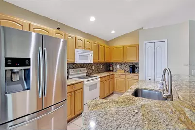 18821 Maisons Drive, Lutz, FL 33558 - Photo 10