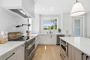 1811 Bayou Grande Blvd NE, Saint Petersburg, FL 33703 - Photo 4