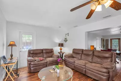 1700 74th Avenue N, Saint Petersburg, FL 33702 - Photo 4