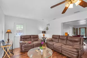 1700 74th Ave N, Saint Petersburg, FL 33702 - Photo 4