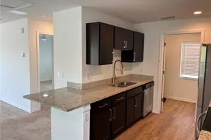 2651 1/2 Bayside Dr S, Saint Petersburg, FL 33705 - Photo 6