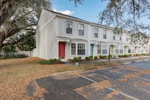 37236 Embassy Pk Ln, Dade City, FL 33525 - Photo 4