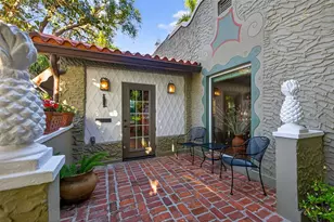 745 16th Ave NE, Saint Petersburg, FL 33704 - Photo 2