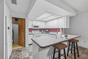 3330 Foxridge Cir, Tampa, FL 33618 - Photo 8