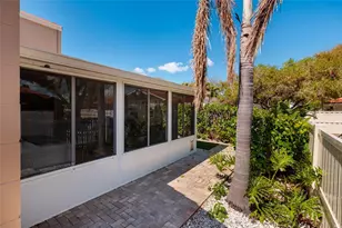 535 St Tropez Cir NE, Saint Petersburg, FL 33703 - Photo 28