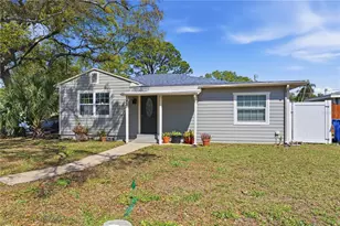 733 61st Ave NE, Saint Petersburg, FL 33703 - Photo 2