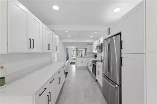 733 61st Ave NE, Saint Petersburg, FL 33703 - Photo 10