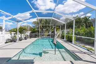325 Shore Crab Wy, Apollo Beach, FL 33572 - Photo 2