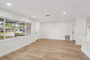 920 43rd Ave NE, Saint Petersburg, FL 33703 - Photo 8