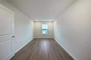 6860 Holcombe Down Dr, Zephyrhills, FL 33541 - Photo 24