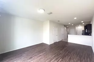 4812 White Sanderling Ct, Tampa, FL 33619 - Photo 4