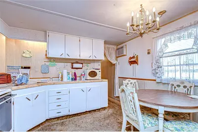 37427 Hammond Drive, Zephyrhills, FL 33541 - Photo 4