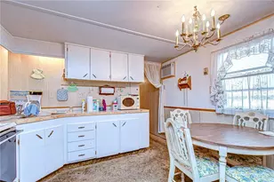 37427 Hammond Dr, Zephyrhills, FL 33541 - Photo 4