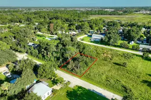 458 Capitol St, North Fort Myers, FL 33903 - Photo 4