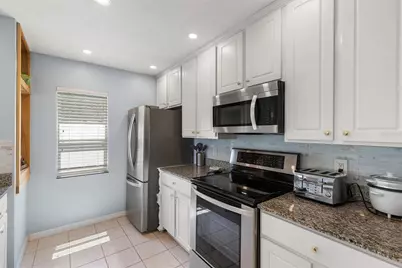 3852 Mandalay Drive, Saint Petersburg, FL 33705 - Photo 14